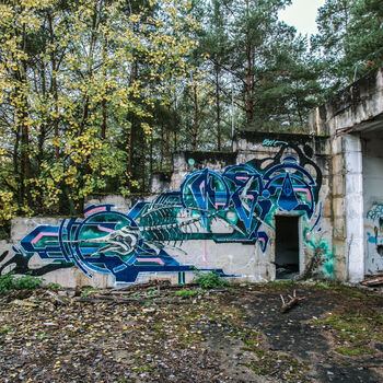 Velitelské stanoviště, bunkry a otevřené pozice s opravdu skvělými graffiti