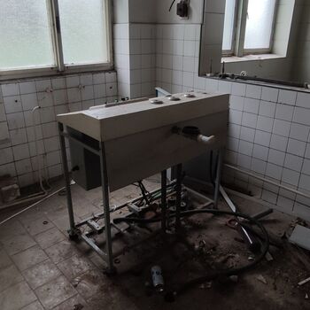 Opuštěná ordinace s klinikou 🦷 Opuštěná ordinace s klinikou 🦷
