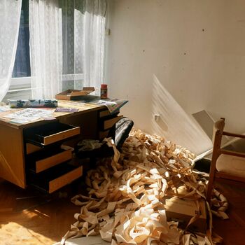 místnost interiér nábytek tabulka křeslo domácí dům