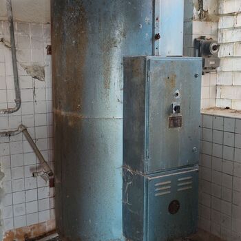 Abandoned farm building_2025