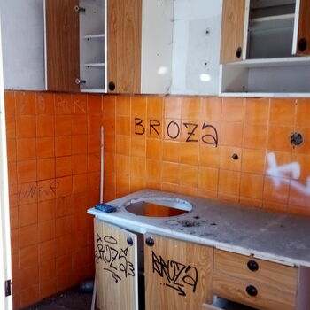 klec krabice kontejner interiér domácí dům kuchyně místnost