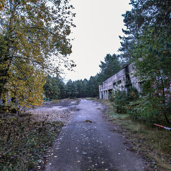 Velitelské stanoviště, bunkry a otevřené pozice s opravdu skvělými graffiti