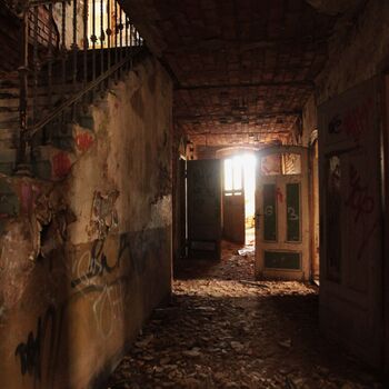 Továrna na tkaní z umělého hedvábí podšívkových materiálů