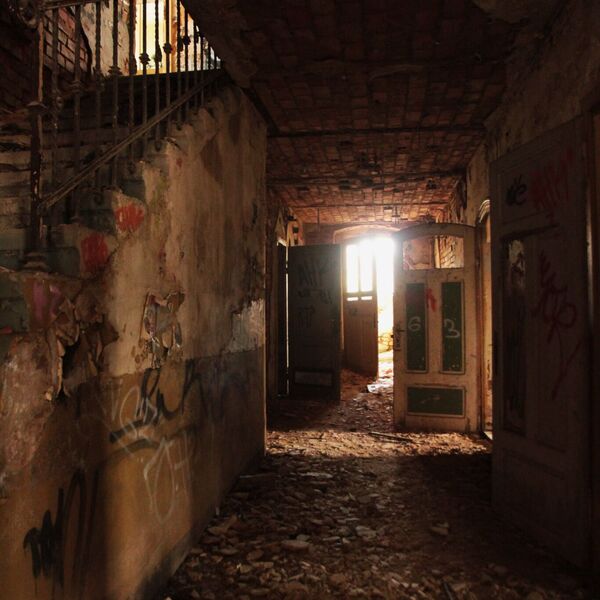 Továrna na tkaní z umělého hedvábí podšívkových materiálů