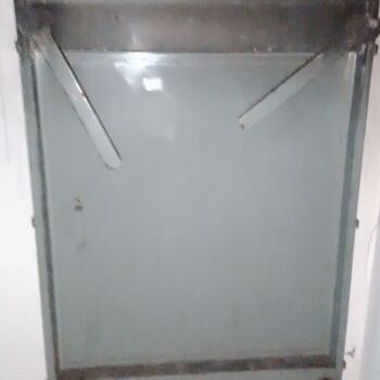 Opuštěný velitelský kryt