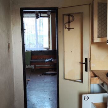 Abandoned farm building_2025