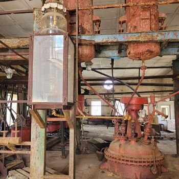 Old chemist Old chemist