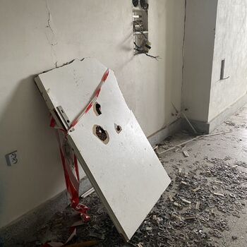 Abandoned building - unknown previous purpose