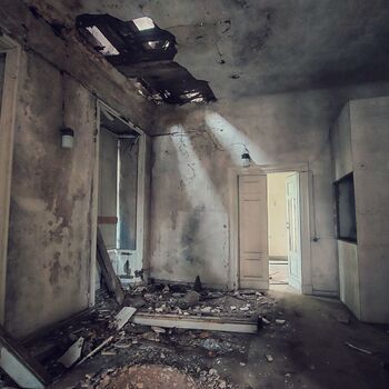 baufälliges Schloss