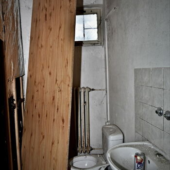 Toaleta místnost koupelna interiér domácí dům