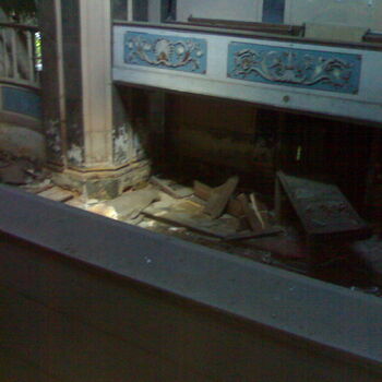 Opuštěný zámek s kaplí na Moravě Opuštěný zámek s kaplí na Moravě