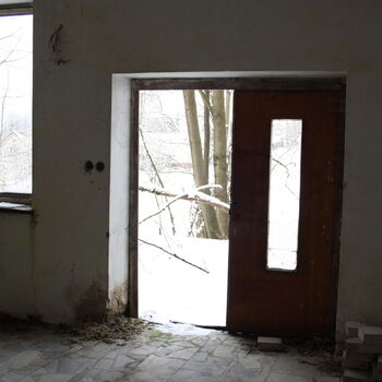 What is this place? An abandoned hotel?