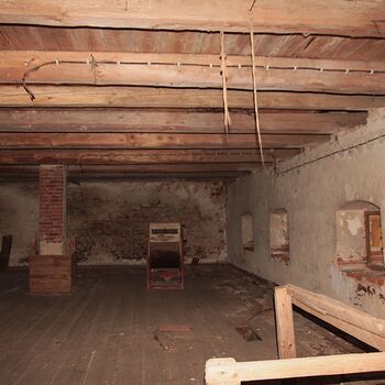 Zámek a'la slunce, seno, Italové