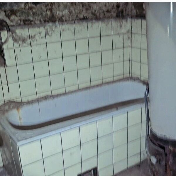 AN ABANDONED SHACK IN THE MIDDLE OF NOWHERE