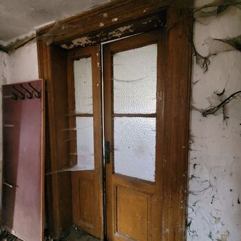 🏰Ein Schloss in Schwierigkeiten. Mit einem großen Keller.