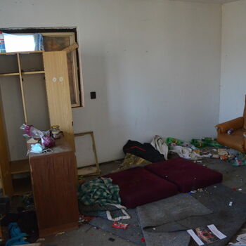 ložnice místnost interiér nábytek domácí dům polštář lampa