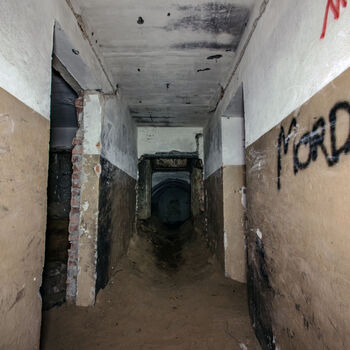 Velitelský bunkr na letišti, starý a nový