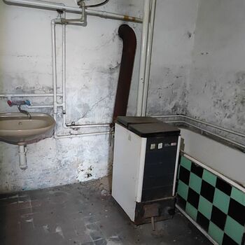 Abandoned farm building_2025