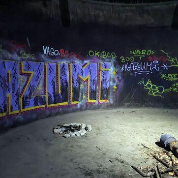 Wie immer sitzt er oben,