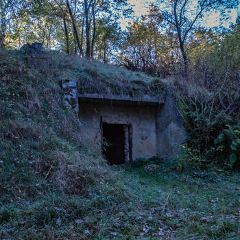 Velitelský bunkr na letišti, starý a nový