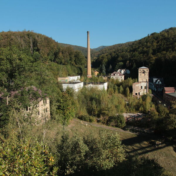 Spinning mill and spinning mill