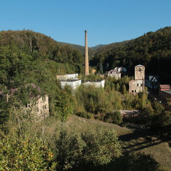 Spinning mill and spinning mill Spinning mill and spinning mill