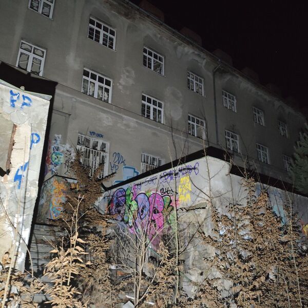 Chátrající léčebna a střet s nečekanými návštěvníky...