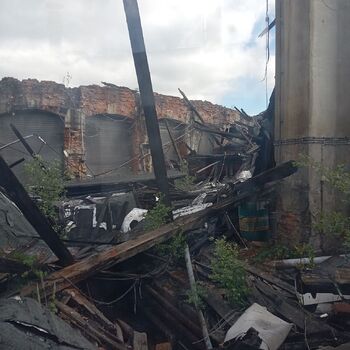 The depot with a collapsed roof and a slowly crumbling station building.2024 The depot with a collapsed roof and a slowly crumbling station building.2024