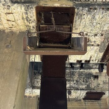 Bertzit Tower – Nedokončený experiment ⚙️🔥