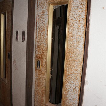 ostění Vzpřímená konstrukční prvek Výtah zařízení dveře