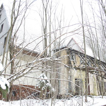 What is this place? An abandoned hotel?