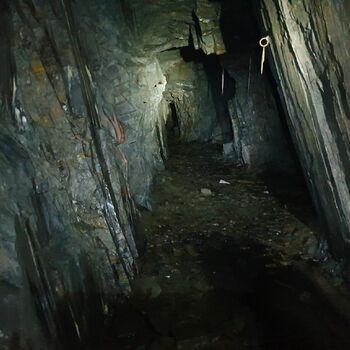 jeskyně Geologický útvar skála kámen