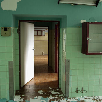 Dead surgery in the middle of a living hospital Dead surgery in the middle of a living hospital