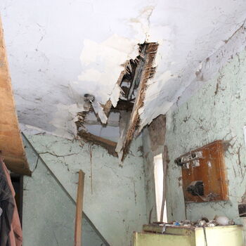 Opuštěný venkovský statek.