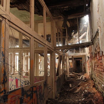 Továrna na tkaní z umělého hedvábí podšívkových materiálů