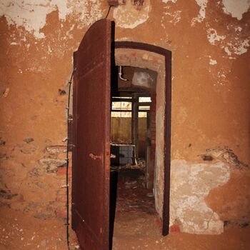 Továrna na tkaní z umělého hedvábí podšívkových materiálů