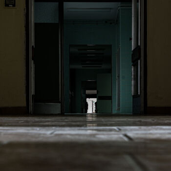 Dead surgery in the middle of a living hospital Dead surgery in the middle of a living hospital