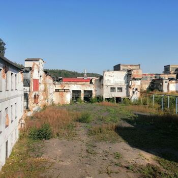 Opuštěná stanice s odkladištěm nákladních vlaků