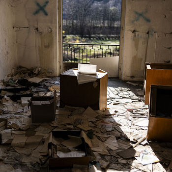 Ich habe gehört, es sei ein Krankenhaus für geistig behinderte Kinder.