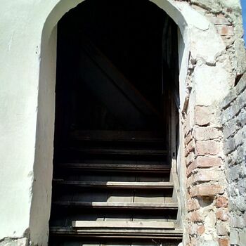 step support old architecture device building