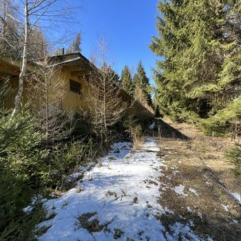 Opuštěný bývalý vojenský prostor 2022