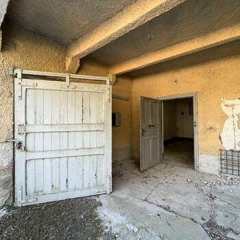 Opuštěný bývalý vojenský prostor 2022