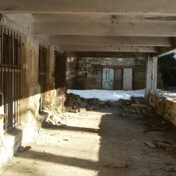 garáž suterénu staré