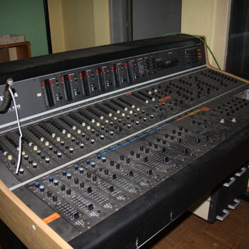 Proč to tu nechali? Opuštěné ředitelství