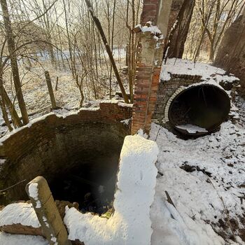Palác u tlustého pána & přilehlý kolchoz