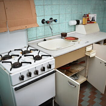 kuchyně místnost kamna interiér nábytek domácí dům moderní umyvadlo