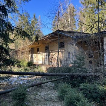 Opuštěný bývalý vojenský prostor 2022