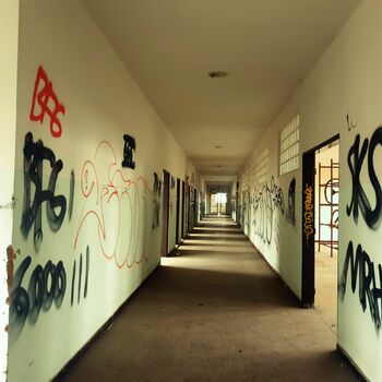 locker fastener restraint device