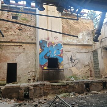 graffito building architecture wall brick decoration