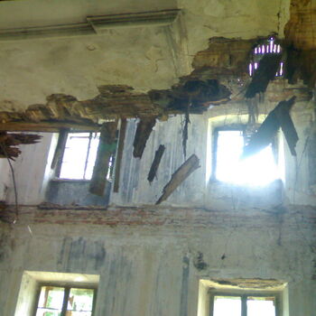 Opuštěný zámek s kaplí na Moravě Opuštěný zámek s kaplí na Moravě